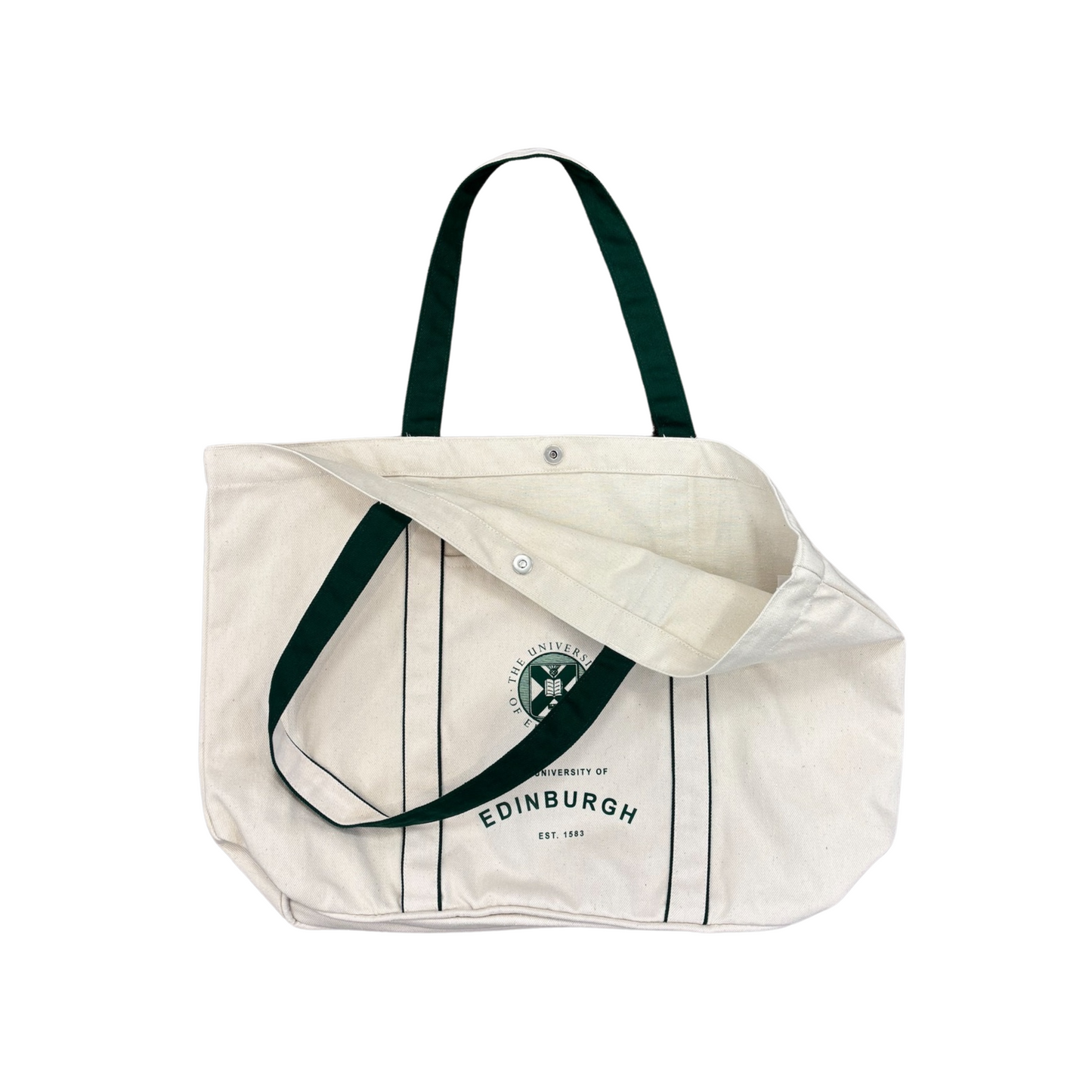 Picture showing the magnetic center clasp on the top of the tote.
